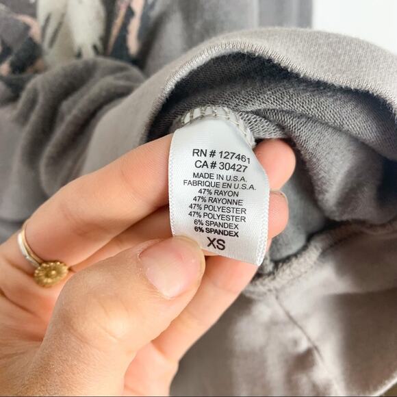 Wildfox Grey Feather Graphic Oversized Pullover Sweatshirt Size Extra Small - Picture 11 of 13